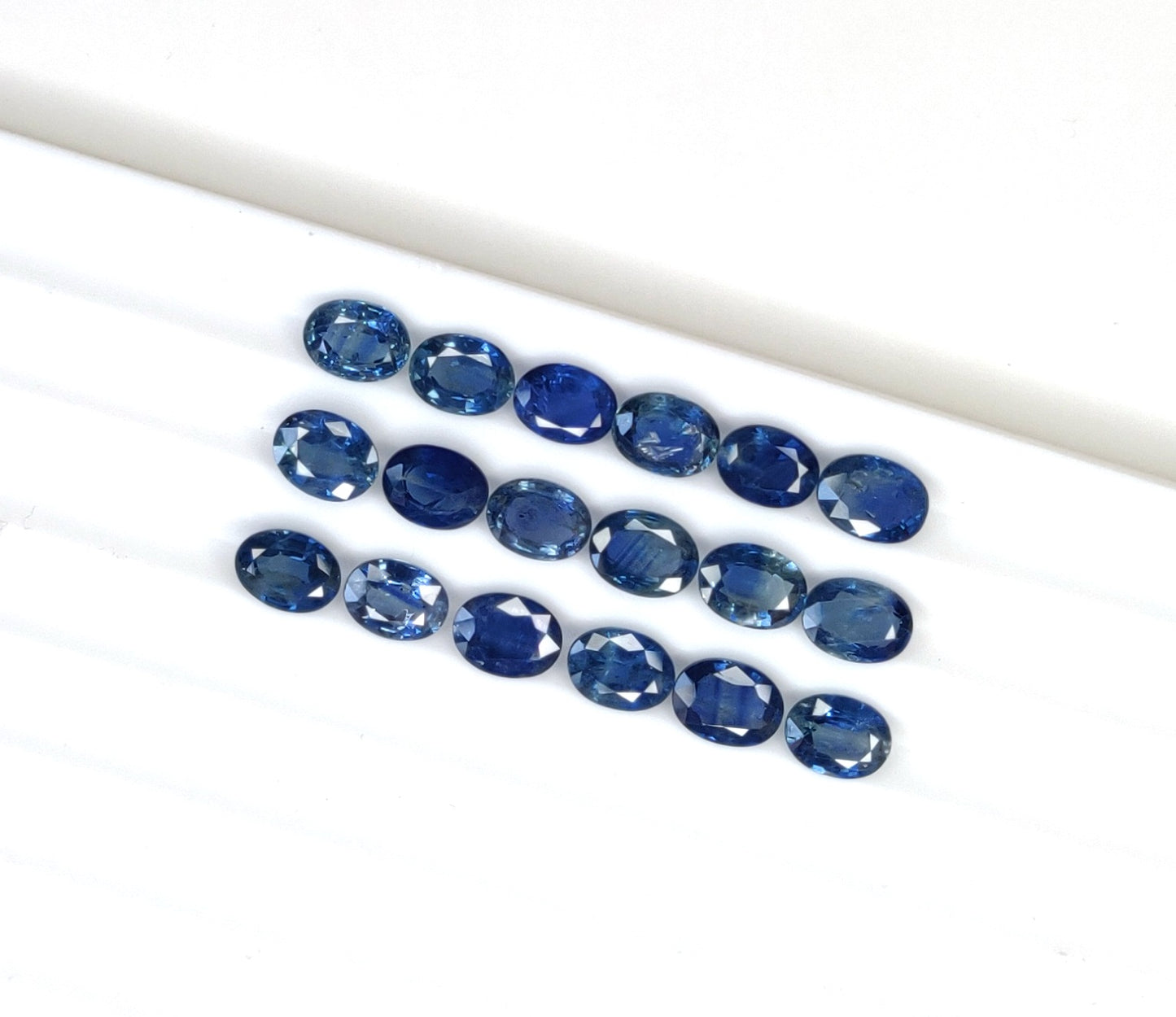 Natural Fine Quality Blue Sapphire Heated Oval Shape Faceted Loose Gemstones 6x8 mm Size for Jewellery Making Stone