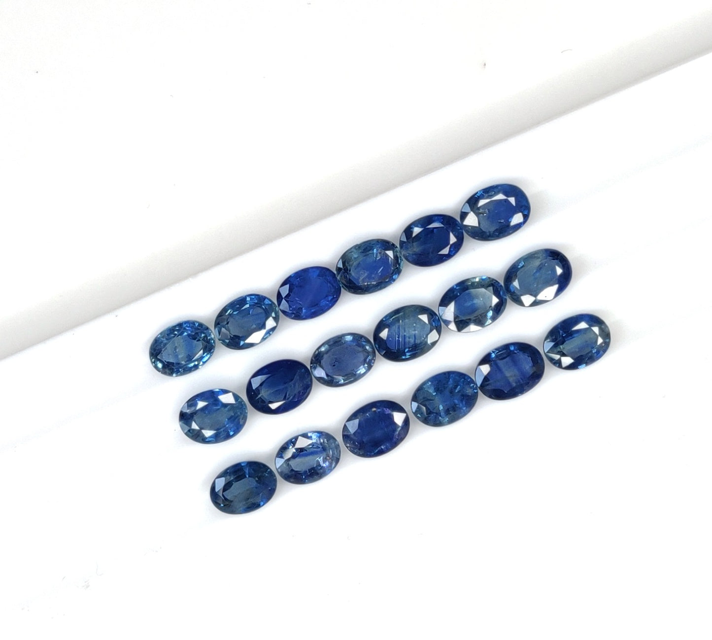 Natural Fine Quality Blue Sapphire Heated Oval Shape Faceted Loose Gemstones 6x8 mm Size for Jewellery Making Stone
