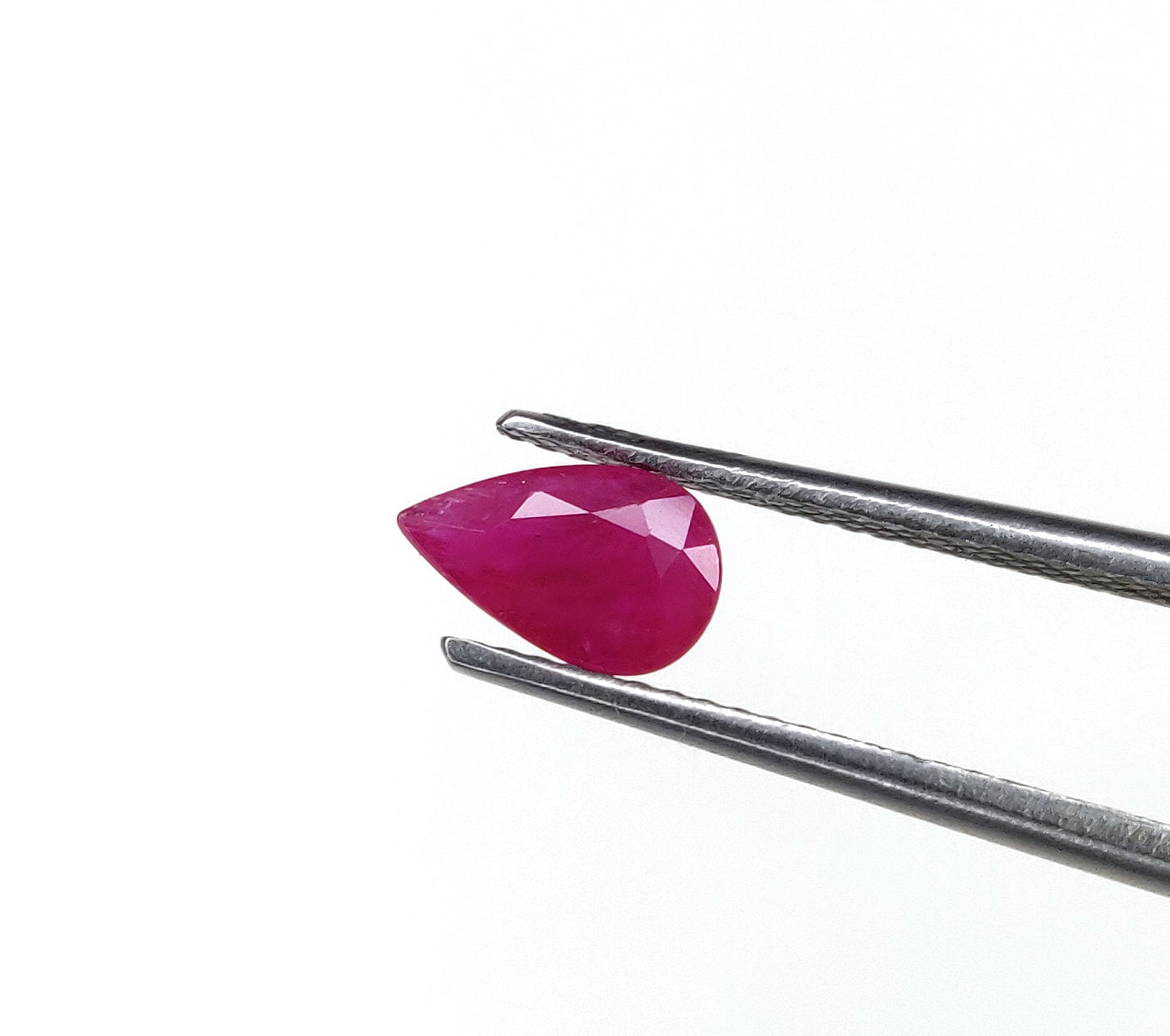 1-3 Carat Fine Quality Natural Ruby Mozambique Heated Oval and Pear Shape Loose Gemstones for Jewellery Making at Best Price