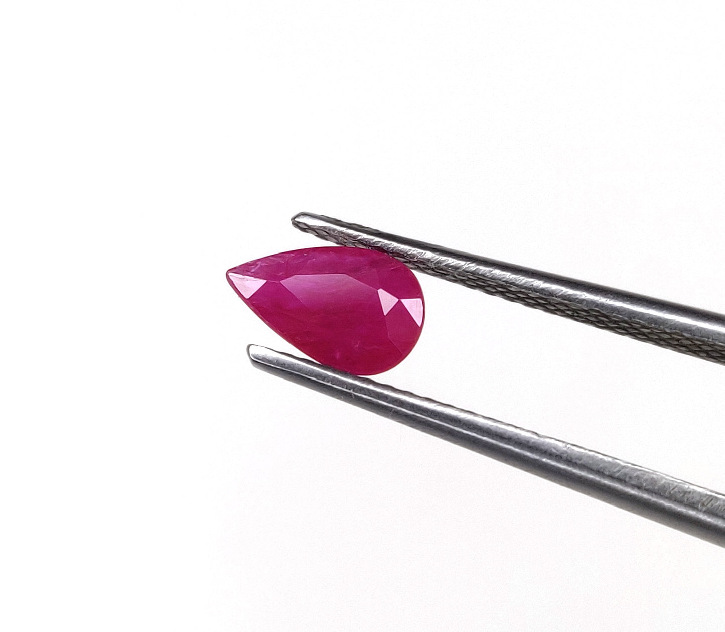 1-3 Carat Fine Quality Natural Ruby Mozambique Heated Oval and Pear Shape Loose Gemstones for Jewellery Making at Best Price