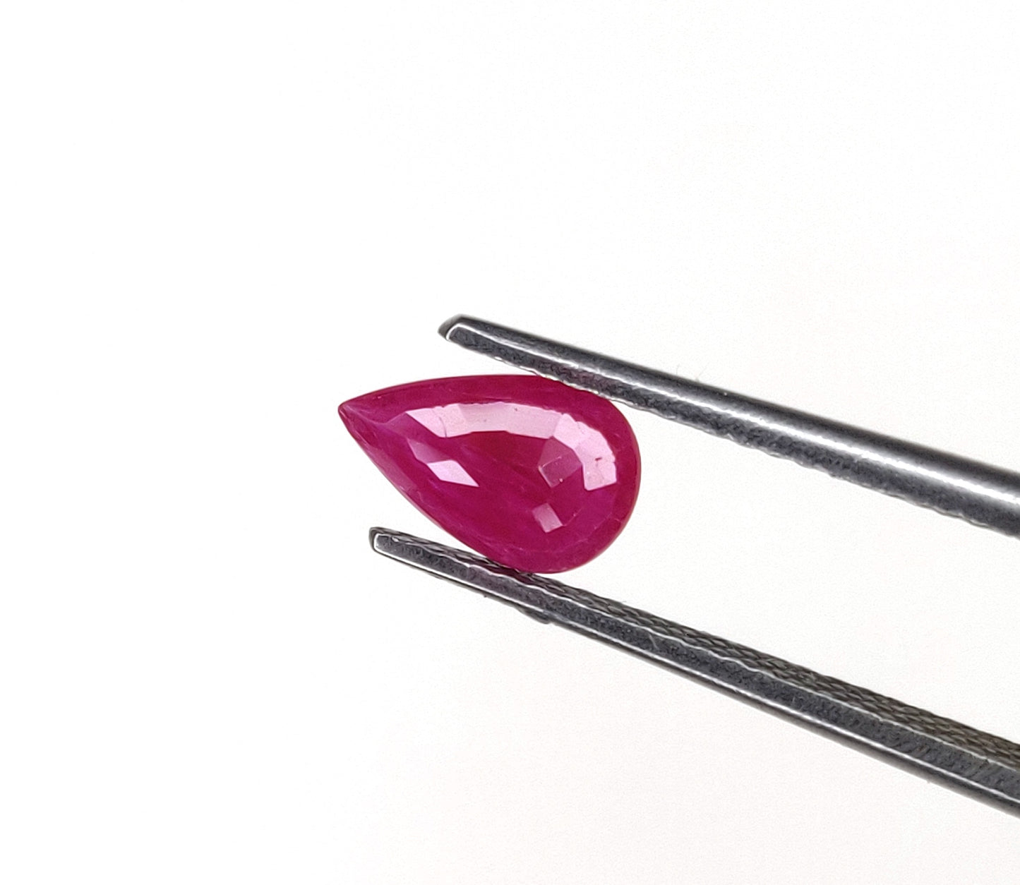 1-3 Carat Fine Quality Natural Ruby Mozambique Heated Oval and Pear Shape Loose Gemstones for Jewellery Making at Best Price