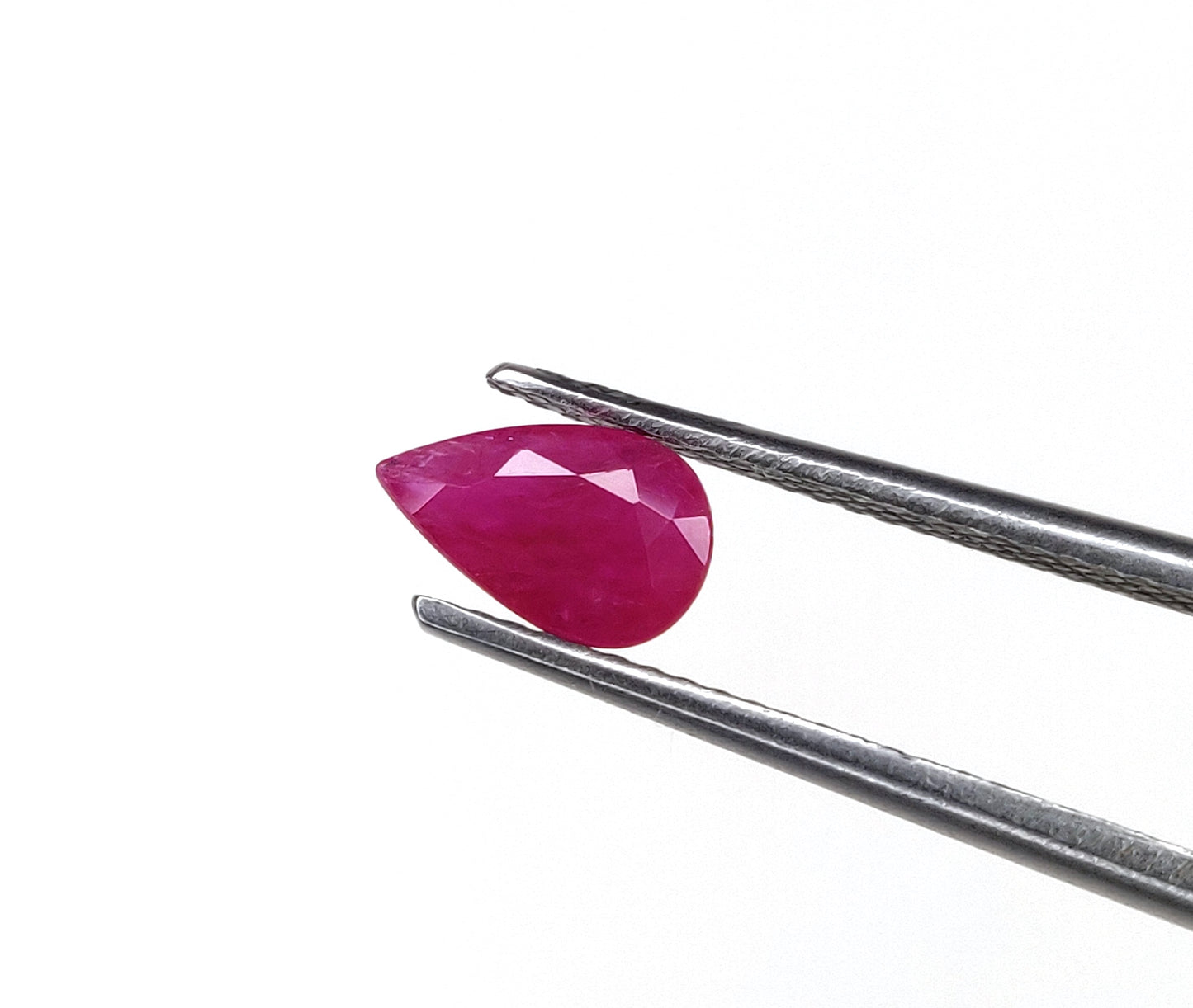 1-3 Carat Fine Quality Natural Ruby Mozambique Heated Oval and Pear Shape Loose Gemstones for Jewellery Making at Best Price