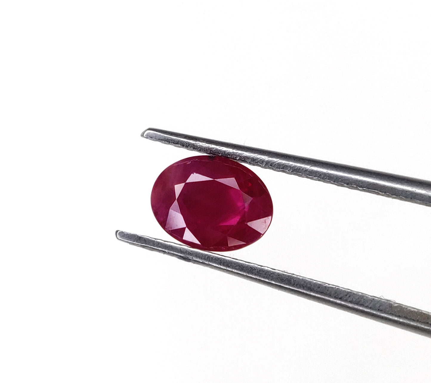 1-3 Carat Fine Quality Natural Ruby Mozambique Heated Oval and Pear Shape Loose Gemstones for Jewellery Making at Best Price