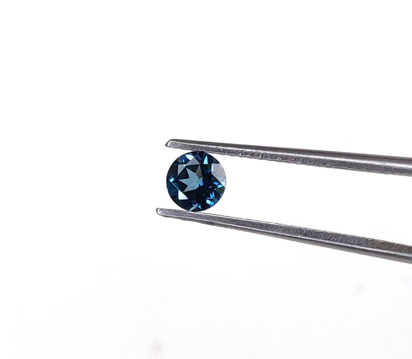 100% Natural London Blue Topaz 5mm Size Diamond Cut Round Shape Loose Gemstone