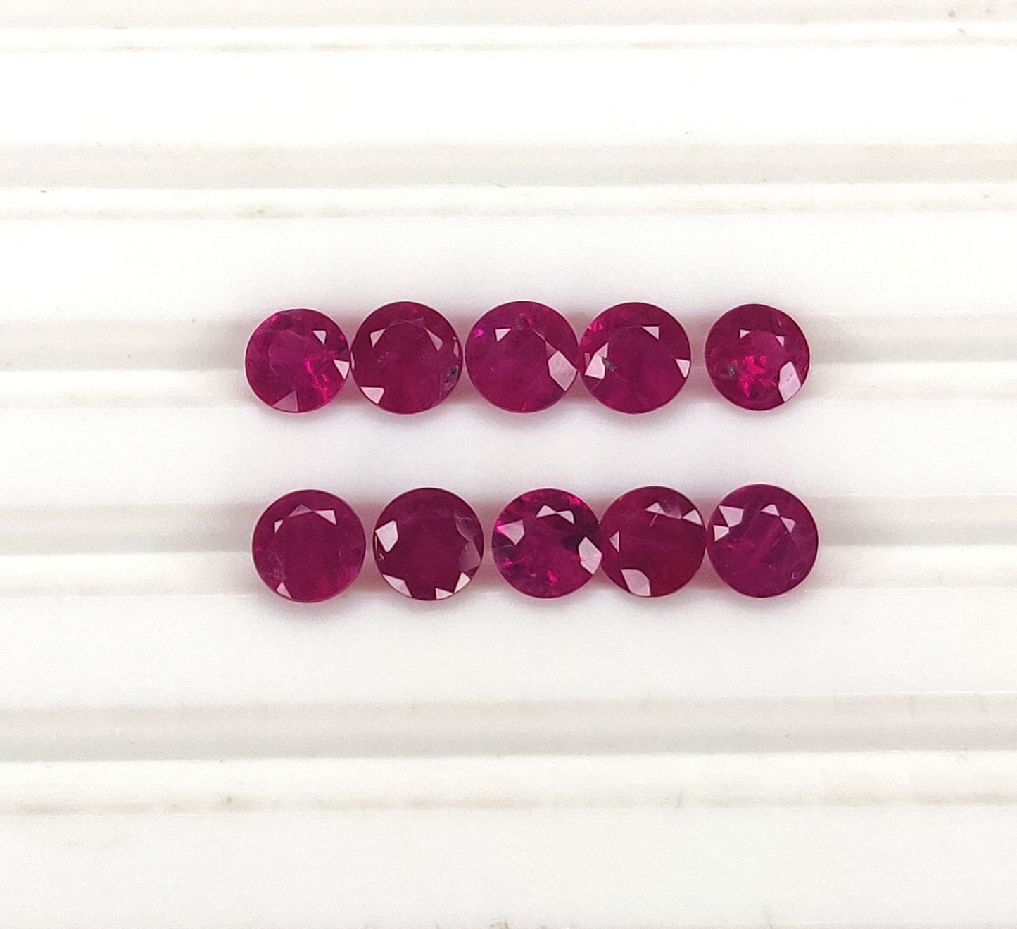 Best Quality Natural 3.0-3.5mm Round Shape Diamond Cut Reddish Pink Heated Burma Ruby Loose Gemstone for Making Bracelet