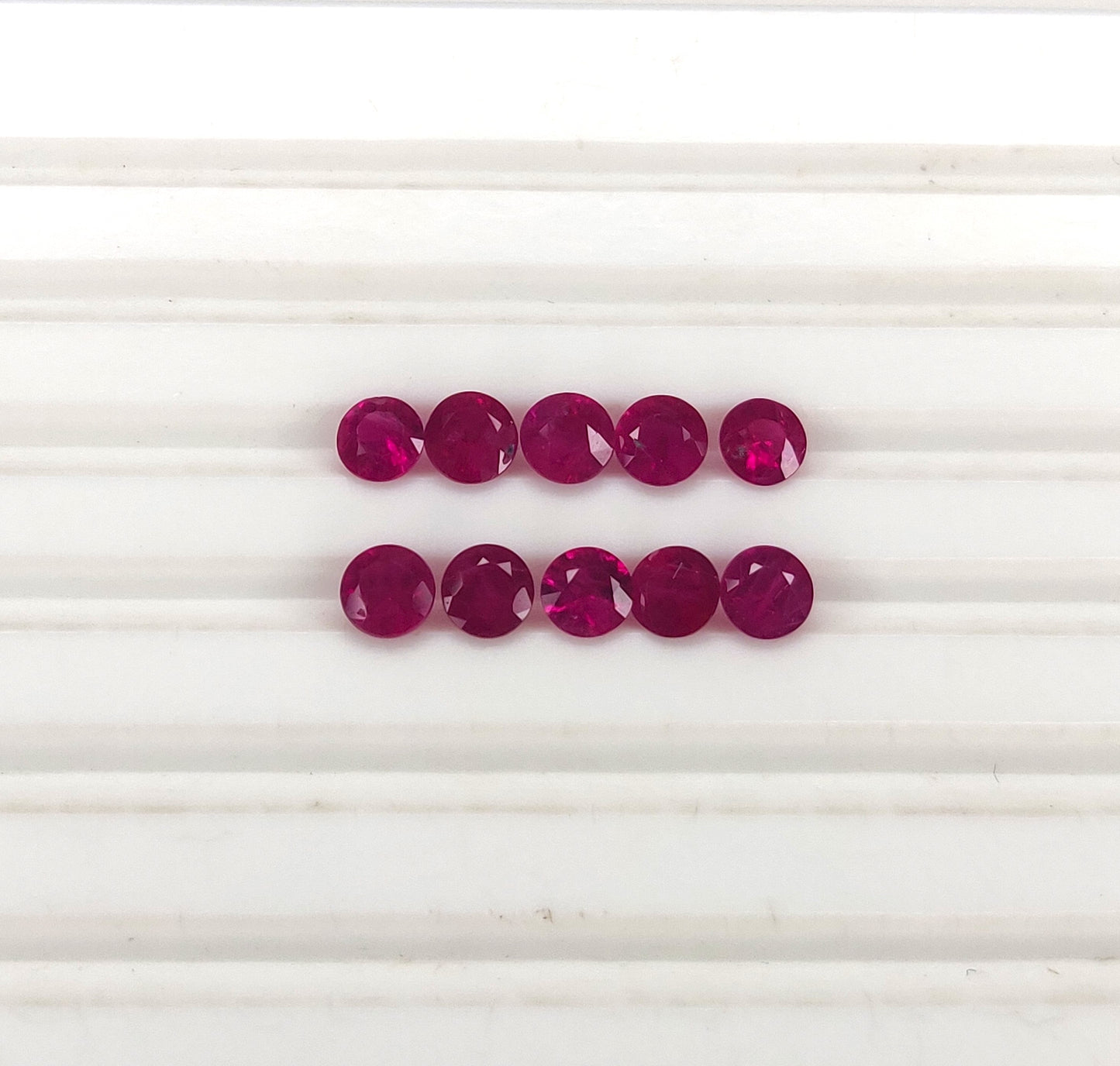Best Quality Natural 3.0-3.5mm Round Shape Diamond Cut Reddish Pink Heated Burma Ruby Loose Gemstone for Making Bracelet