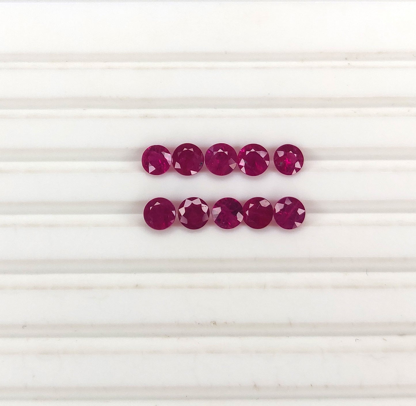 Best Quality Natural 3.0-3.5mm Round Shape Diamond Cut Reddish Pink Heated Burma Ruby Loose Gemstone for Making Bracelet