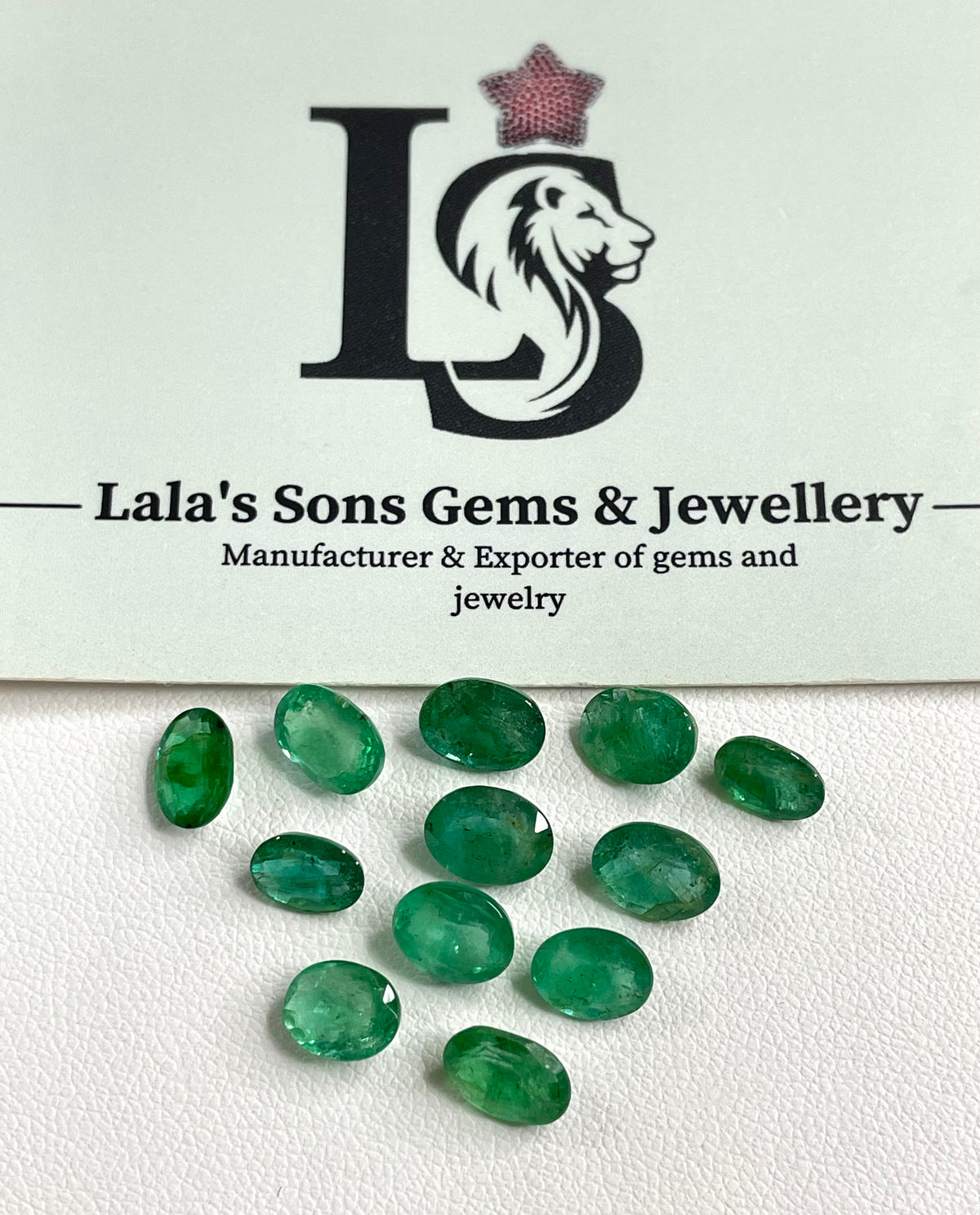 Fine Quality Natural Zambian Emerald Oval Cut 25.30 Carat Medium Green Color Loose Gemstones for Making Jewellery