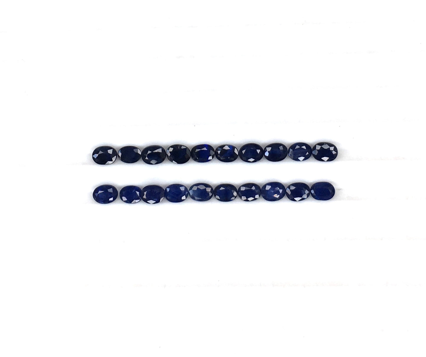 Top Most Quality 4x3 mm Size Blue Sapphire Heated Oval Shape Blue Color Stone September Birthstone Loose Gemstones for Jewellery Making