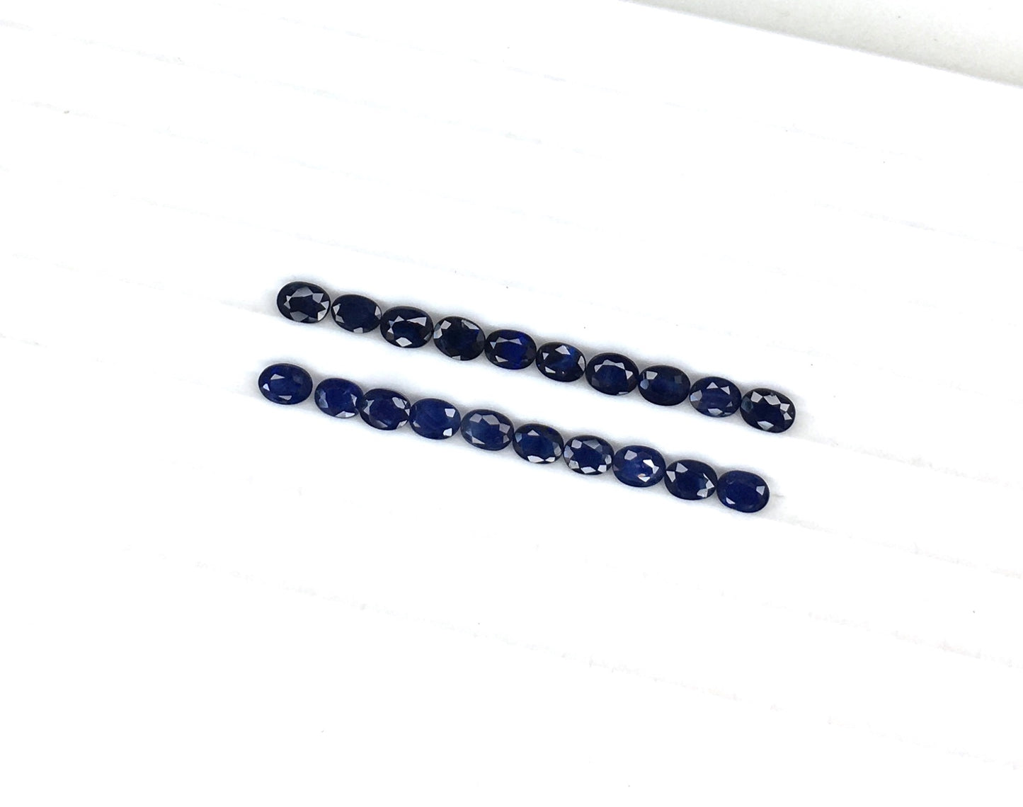 Top Most Quality 4x3 mm Size Blue Sapphire Heated Oval Shape Blue Color Stone September Birthstone Loose Gemstones for Jewellery Making