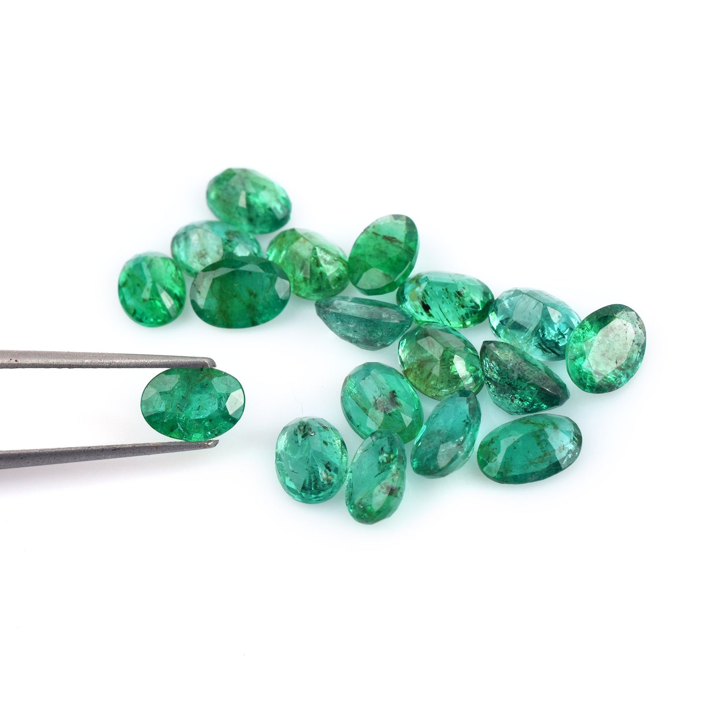 100% Natural Zambian Emerald 13.70cts. Oval Shape Green Color 5x7mm Size 18 Pcs. Fine Quality Precious Gemstone for Making Pendant Jewellery
