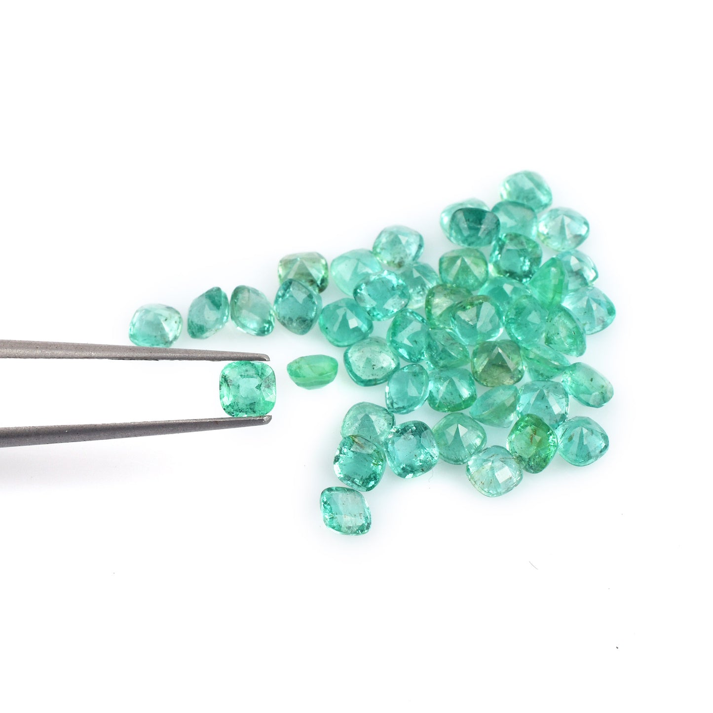 Fine Quality 100% Natural Zambian Emerald 9.00cts Square Shape Green Color 4.5mm Size 24 Pcs Precious Gemstones for Making Pendant Jewellery