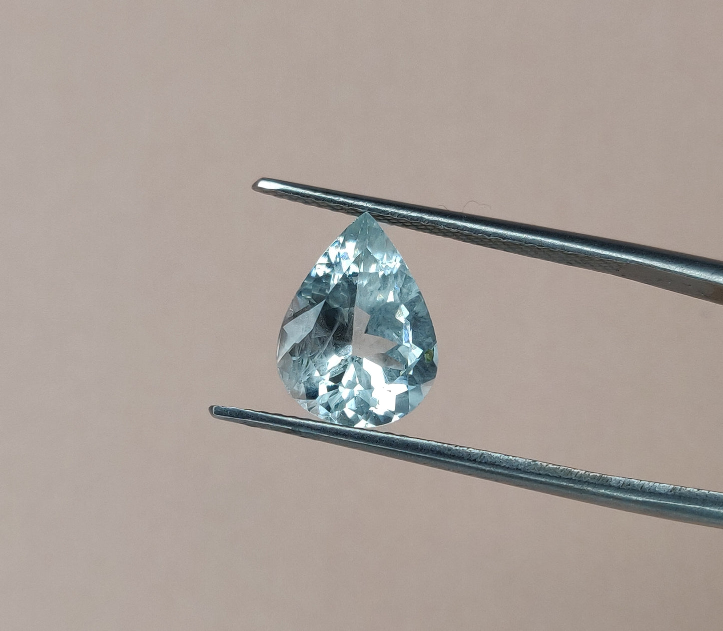 Natural Aquamarine Pear Shape 2.95 Carats Faceted Cut 9x12 mm Aqua Blue Color Fine Quality Loose gemstones for Making Jewellery in the Lowest Price