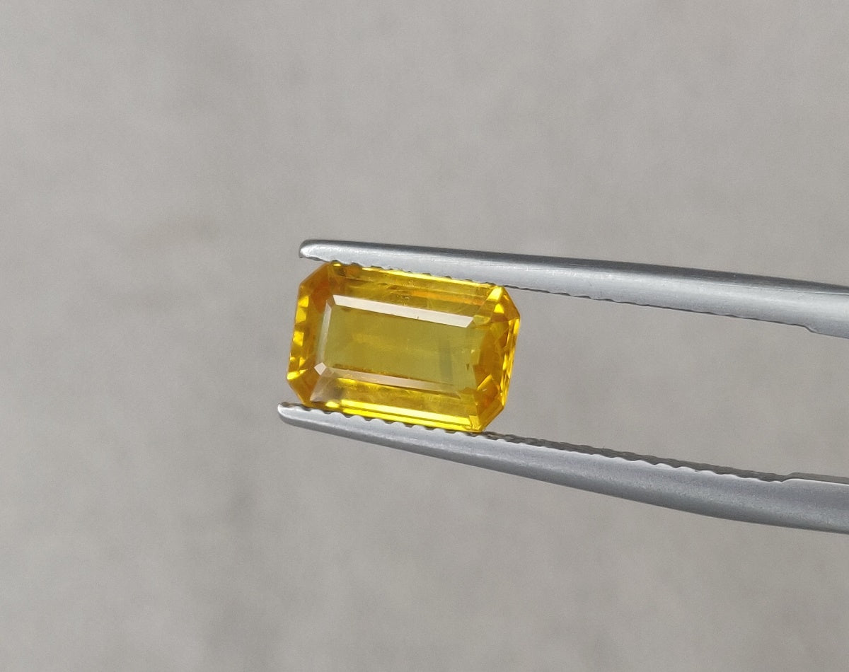 2.02 Carat Fine Cut Natural Yellow Sapphire 9.20x6.00x3.20mm Yellow Color Octagon Shape Emerald Cut Single Piece Gemstone for Ring Making
