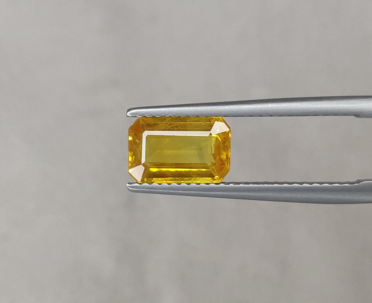 2.02 Carat Fine Cut Natural Yellow Sapphire 9.20x6.00x3.20mm Yellow Color Octagon Shape Emerald Cut Single Piece Gemstone for Ring Making