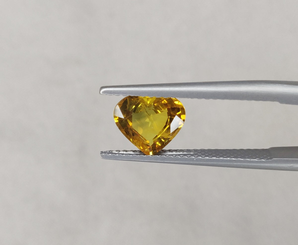 Fine Quality Natural Yellow Sapphire 2.10 Carat Heart Shape September Birthstone 8.00x8.50x3.90mm Size One Piece Gemstone for Ring & Pendant