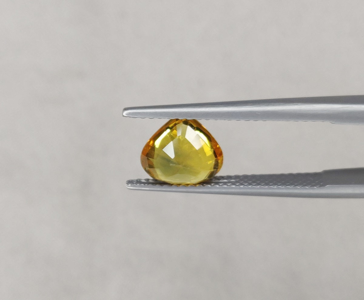 Fine Quality Natural Yellow Sapphire 2.10 Carat Heart Shape September Birthstone 8.00x8.50x3.90mm Size One Piece Gemstone for Ring & Pendant
