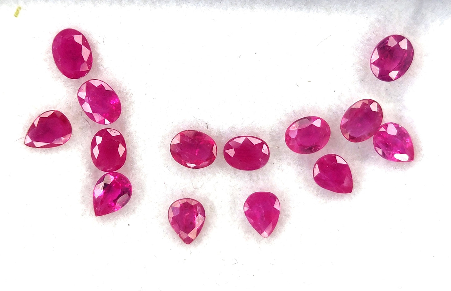 Natural Fine Quality Heat-Treated Calibrated Burma Ruby 3.5x4.5mm Oval Pear Shape Red Color Loose Gemstones for Making Jewellery