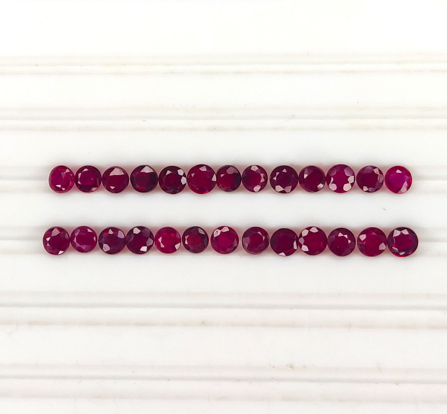100% Natural Pinkish Red 2-3.5mm Round Shape Heated African Ruby Loose Gemstone for Earrings, Bracelet Making