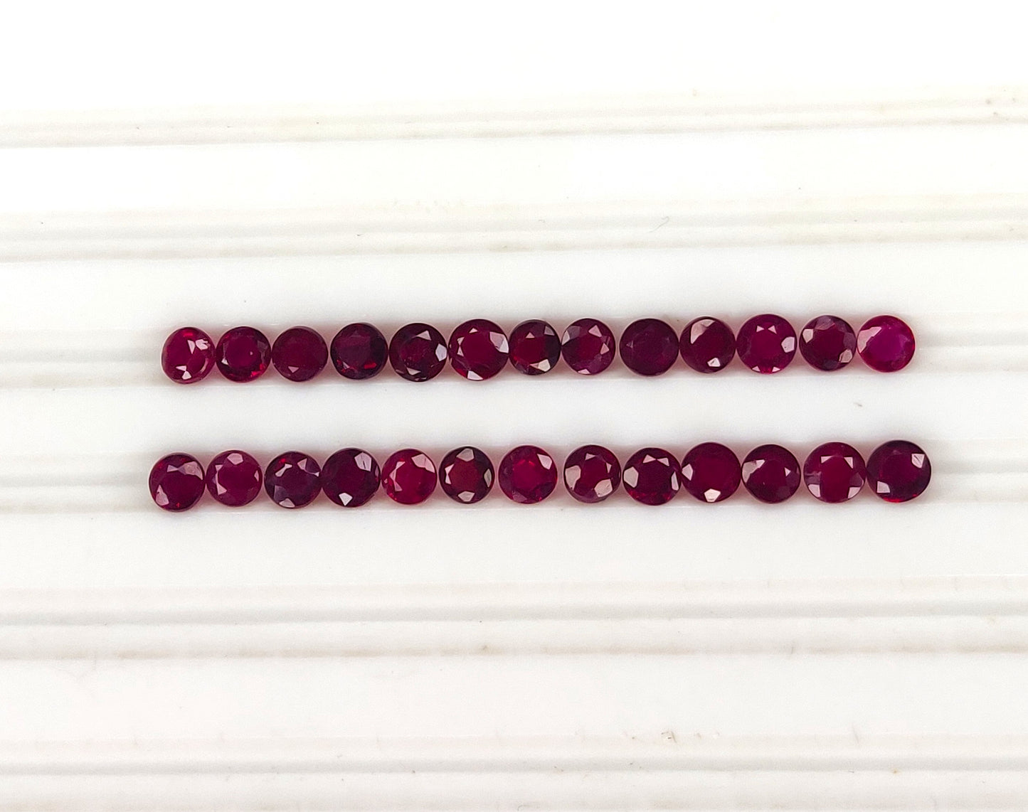 100% Natural Pinkish Red 2-3.5mm Round Shape Heated African Ruby Loose Gemstone for Earrings, Bracelet Making