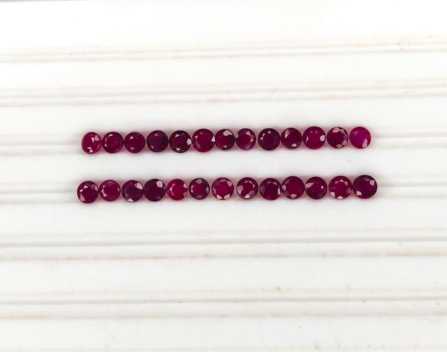 100% Natural Pinkish Red 2-3.5mm Round Shape Heated African Ruby Loose Gemstone for Earrings, Bracelet Making