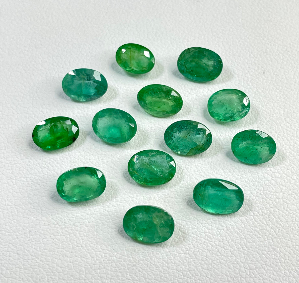 Fine Quality Natural Zambian Emerald Oval Cut 25.30 Carat Medium Green Color Loose Gemstones for Making Jewellery