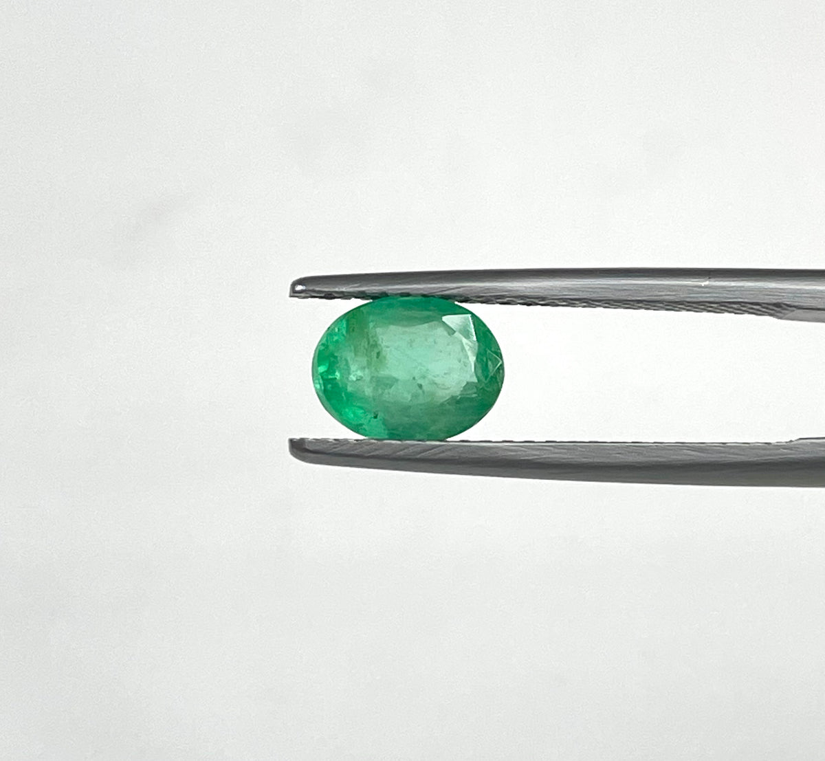 Fine Quality Natural Zambian Emerald Oval Cut 25.30 Carat Medium Green Color Loose Gemstones for Making Jewellery