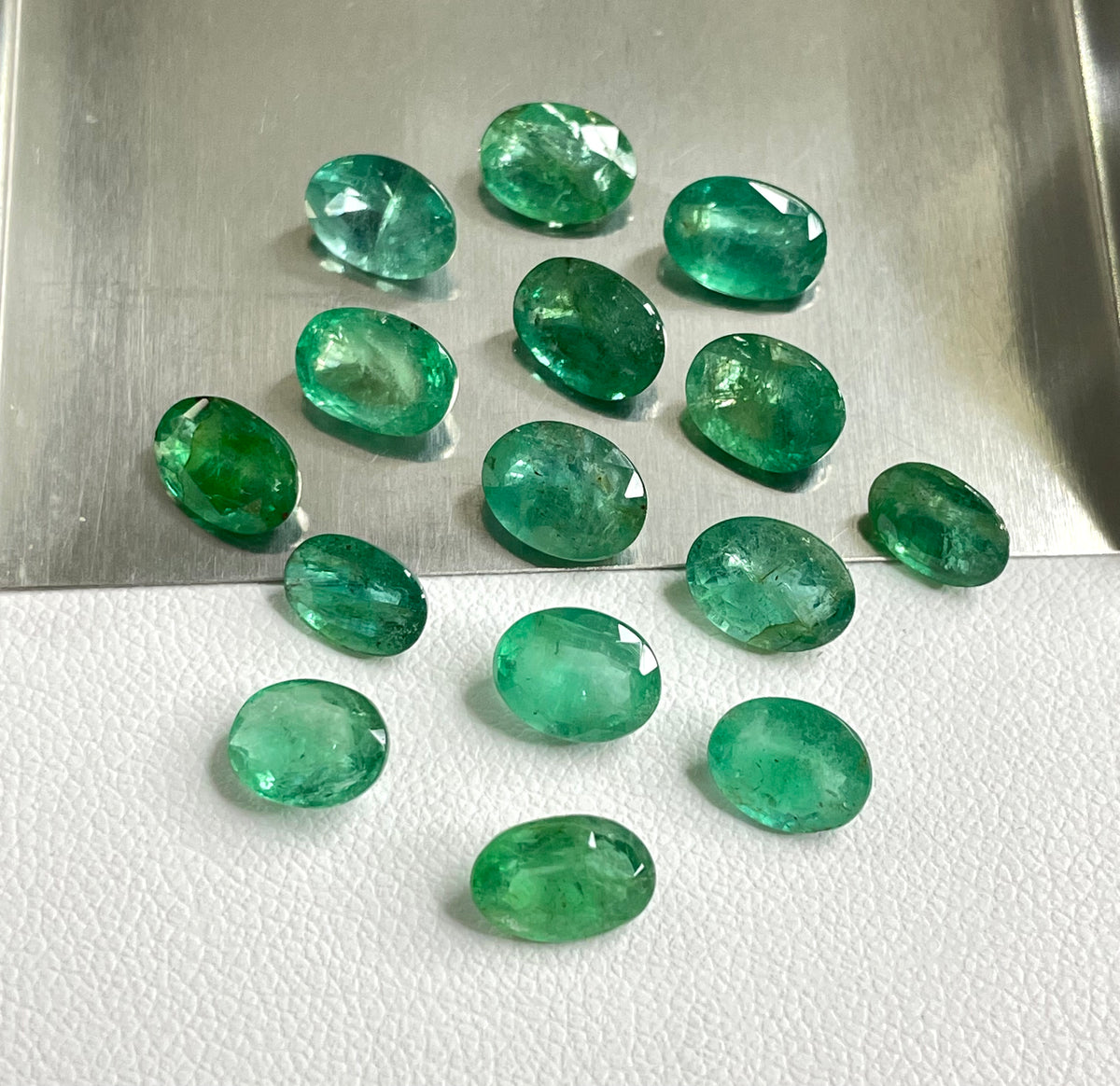 Fine Quality Natural Zambian Emerald Oval Cut 25.30 Carat Medium Green Color Loose Gemstones for Making Jewellery