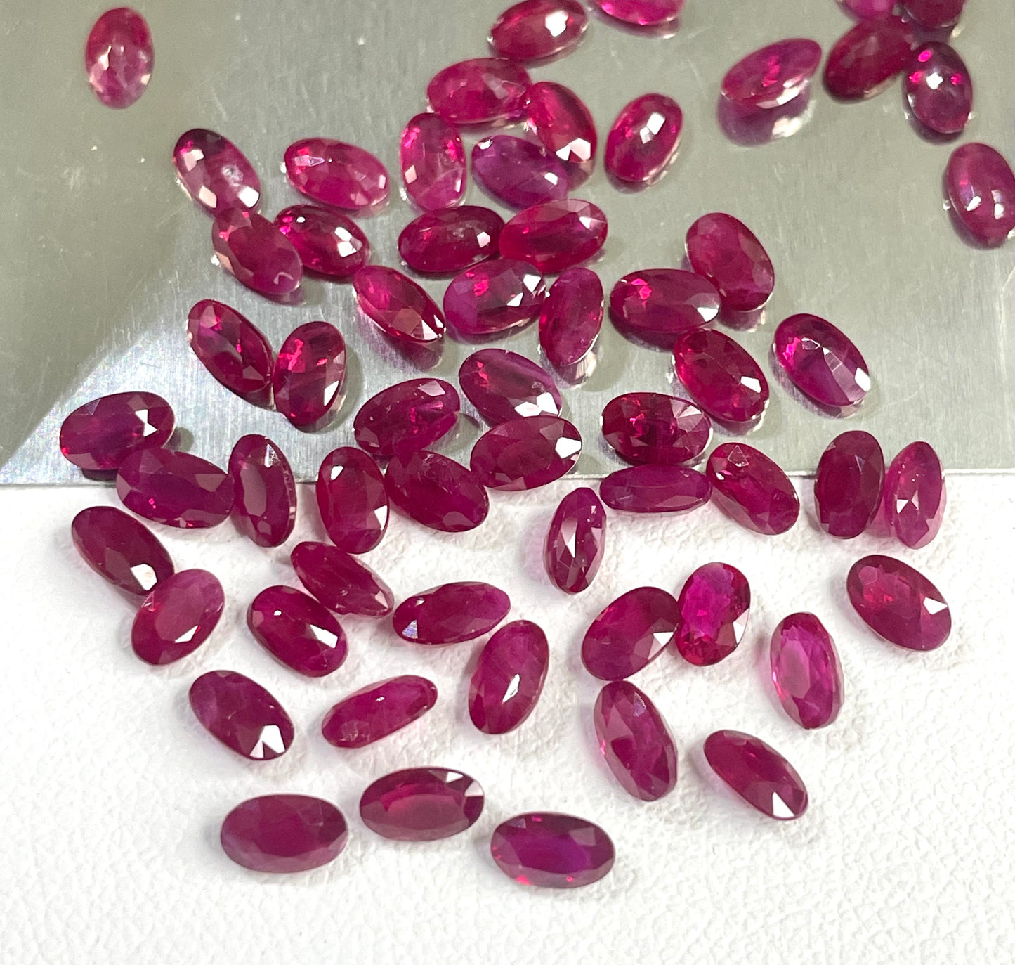 High-Quality Natural Burma Ruby Reddish Pink Color 3x5mm Oval Cut Heated Loose Gemstones for Making Jewellery