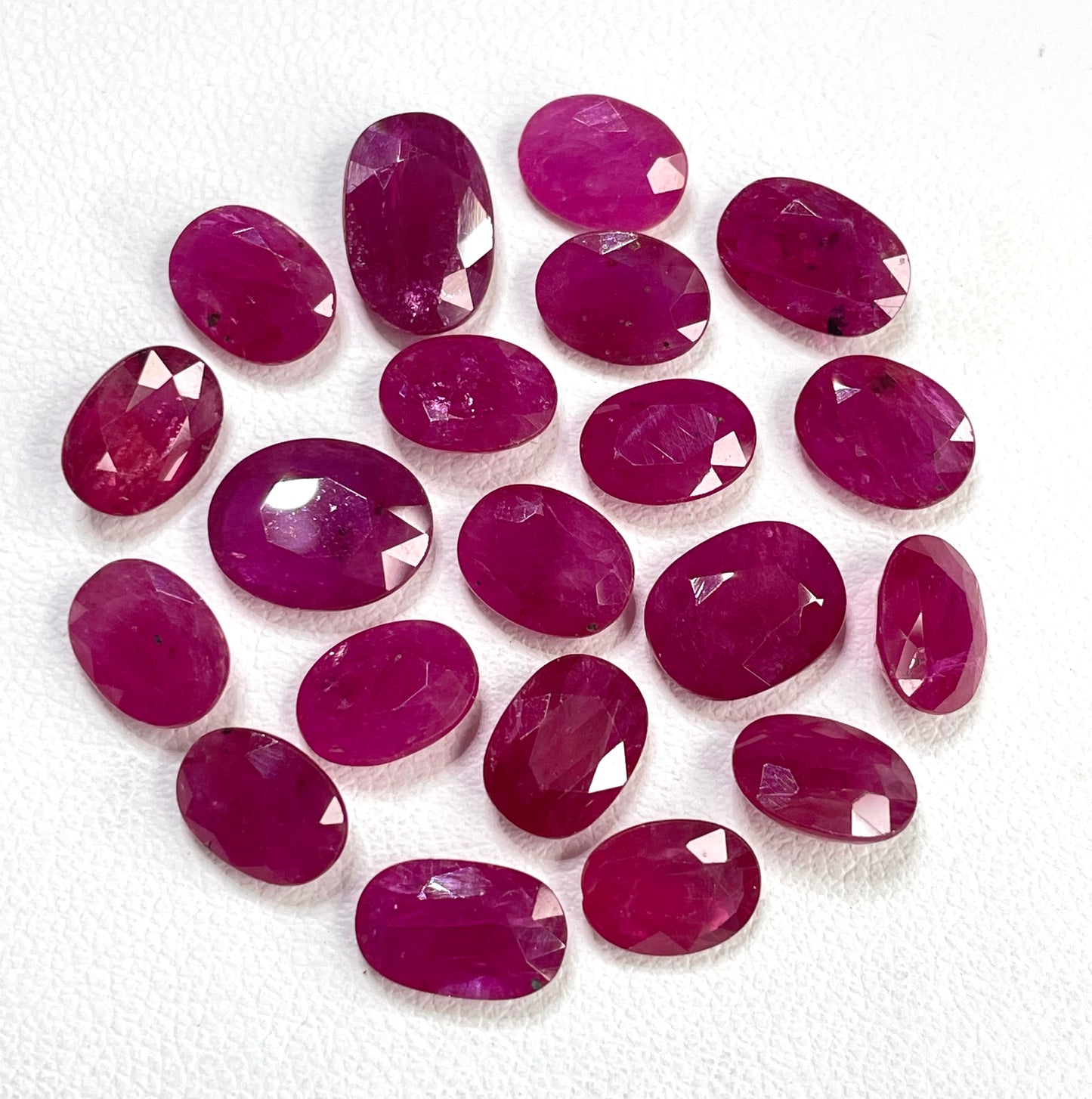 Best Quality Natural Mozambique Ruby 1-2 Carat Oval Pear Cut Reddish Pink Color Heated Loose Gemstone for Making Bracelets