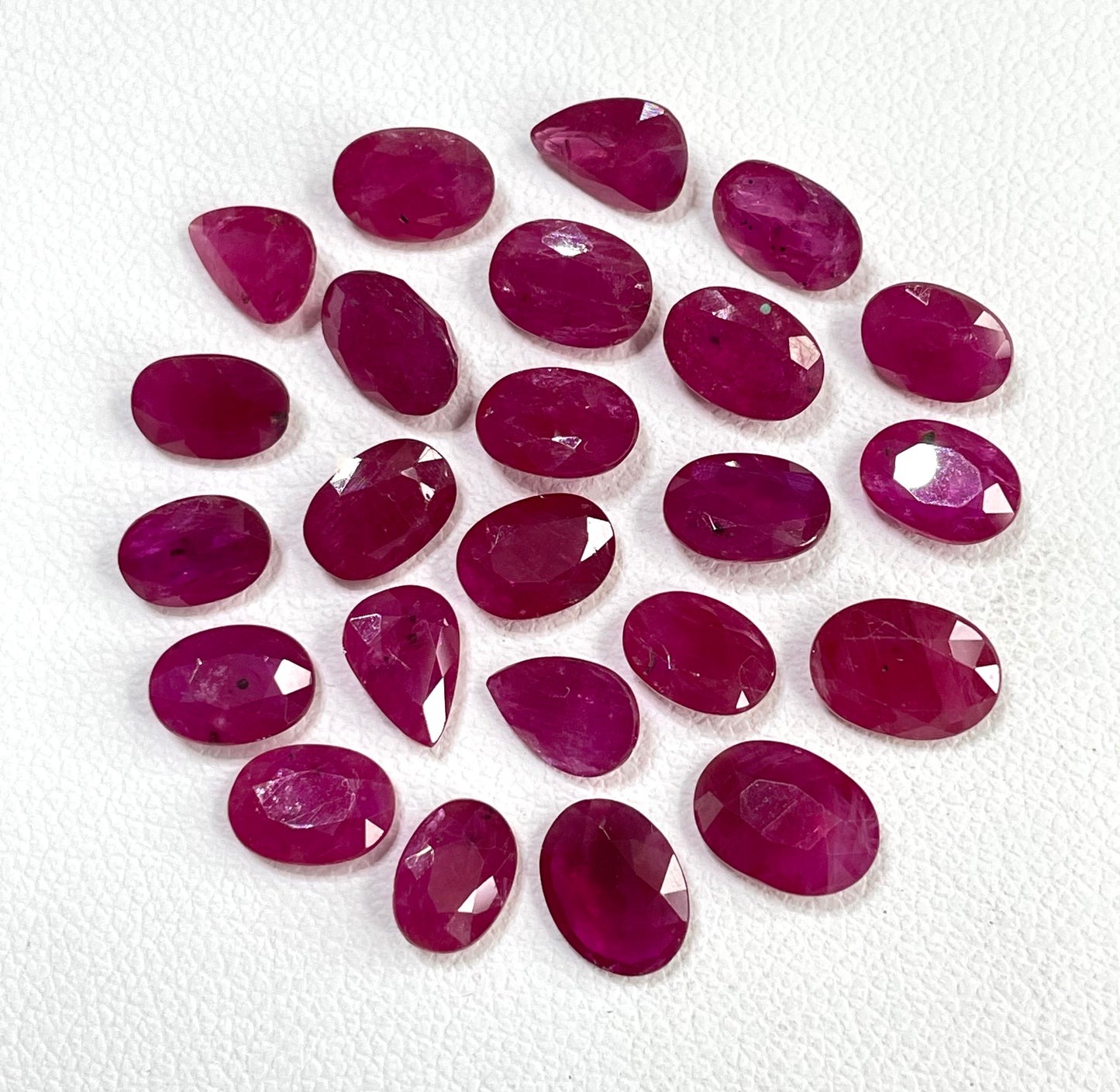 Best Quality Natural Mozambique Ruby 5x7mm Oval Pear Cut Reddish Pink Color Heated Loose Gemstone for Making Bracelets