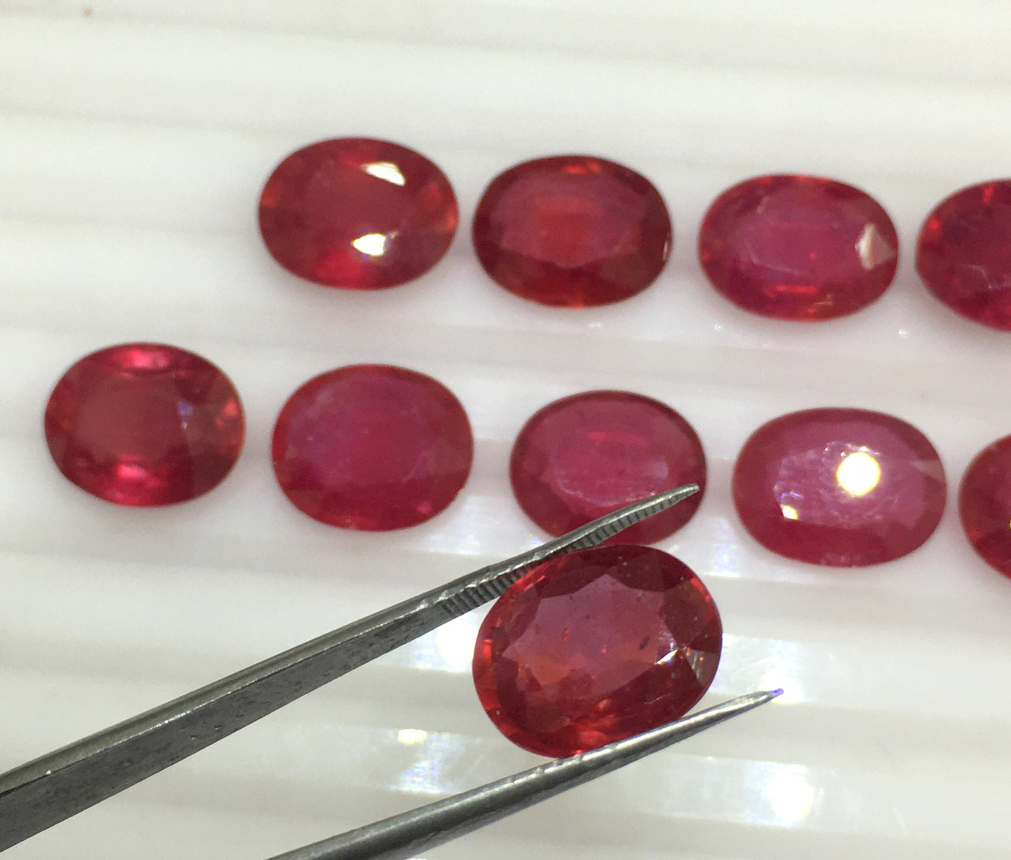 Fine Quality Ruby Heat-Treated Far Cut 3-8 Carats Free Size Calibrated July Birthstone Loose Gemstone for Making Ring at the Best Price